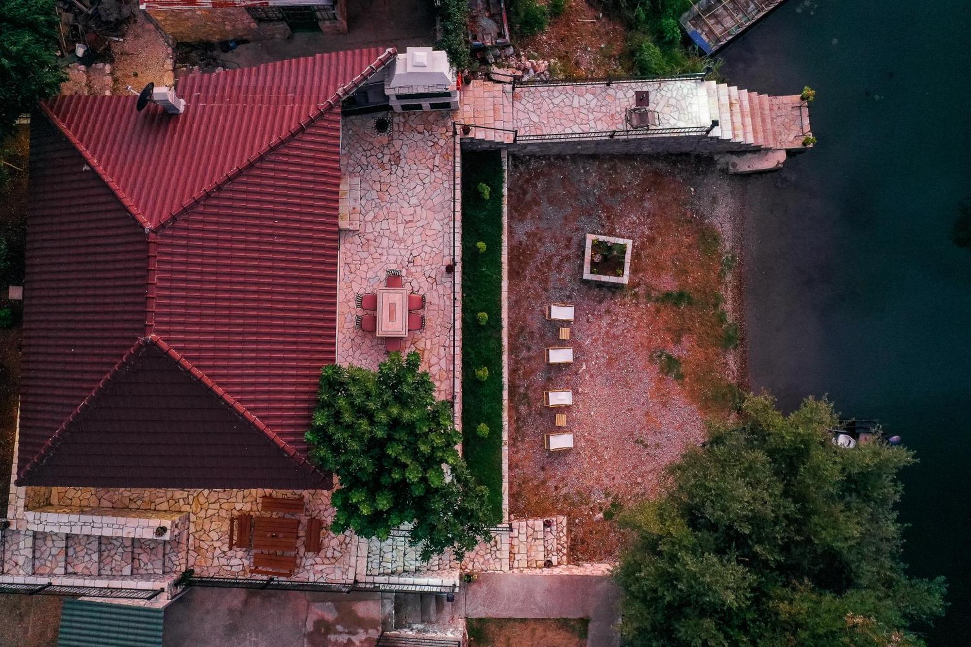 GolubovciLuxury House Lotosアパートメント エクステリア 写真